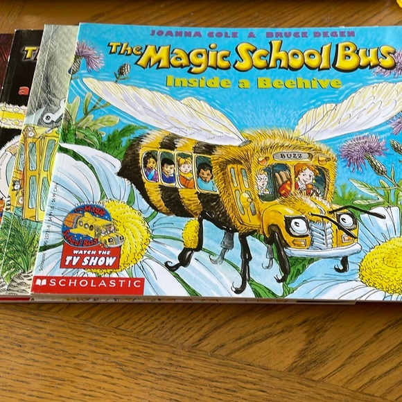 The Magic School Bus 4 Books - Picture 1 of 5